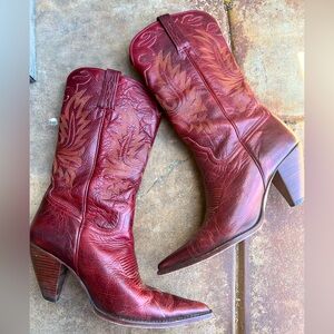 Vintage boots burgundy wine red heeled cowboy boots Charlie horse sz 9.5
